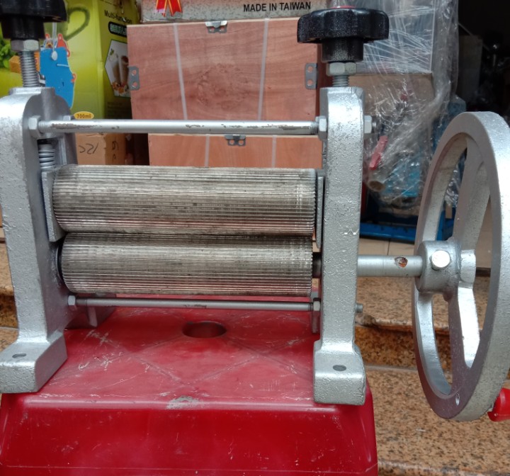 Máy cán khô mực